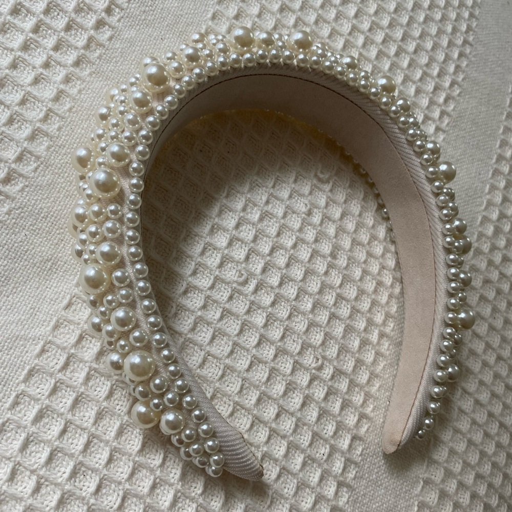 Elegant Pearl Embellished Bridal Headband